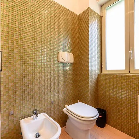 Alojamento de Acomodação e Pequeno-almoço Dimora Vomero 4*