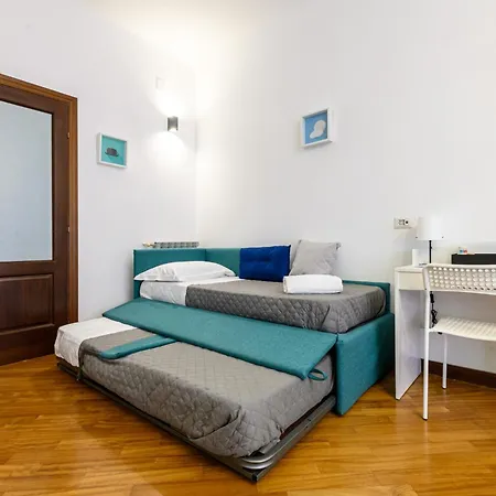 Alojamento de Acomodação e Pequeno-almoço Dimora Vomero 4*