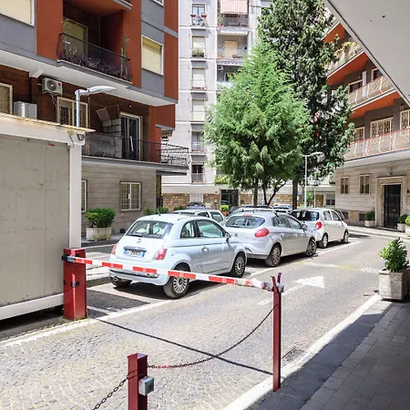 Alojamento de Acomodação e Pequeno-almoço Dimora Vomero 4*